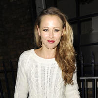 Kimberley Walsh mobbed by screaming fans as she leaves the Theatre Royal | Picture 102197